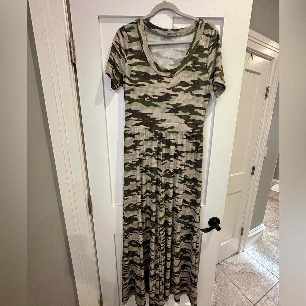 NWOT VEVERET CAMO WIDE LEG JUMPSUIT